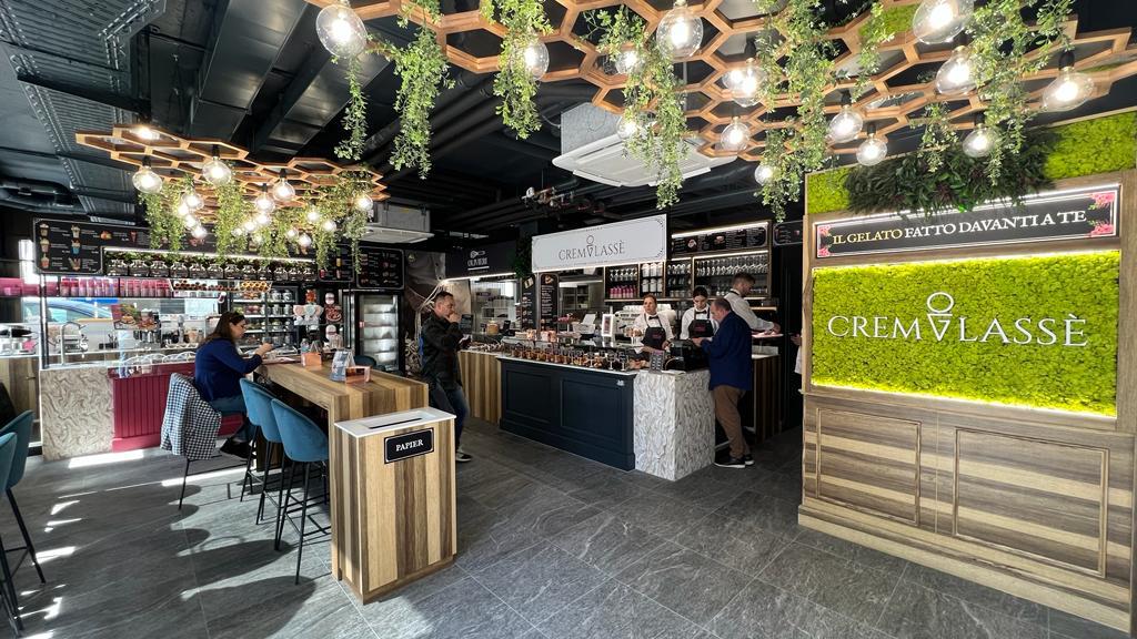 Cremglassè, la gelateria in franchising rivoluzionaria, apre a Bulle