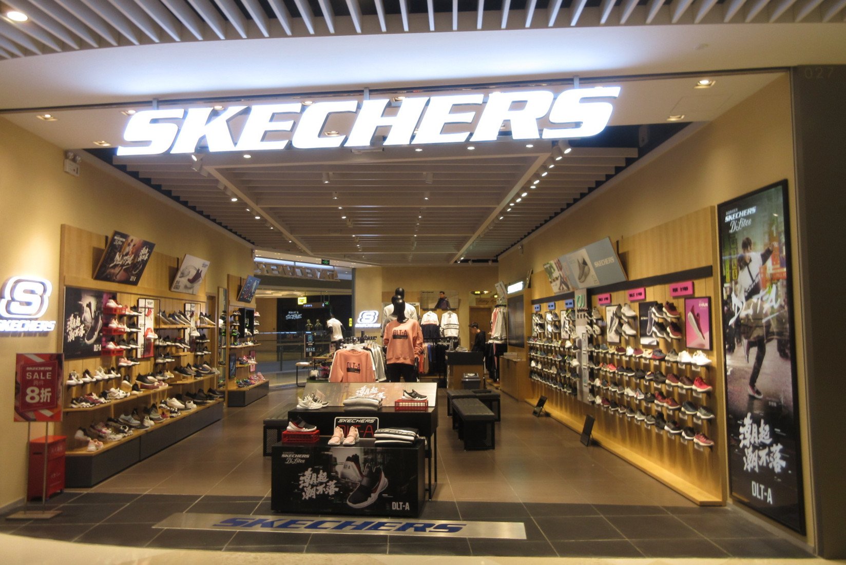 Skechers raggiunge quota 3000 store