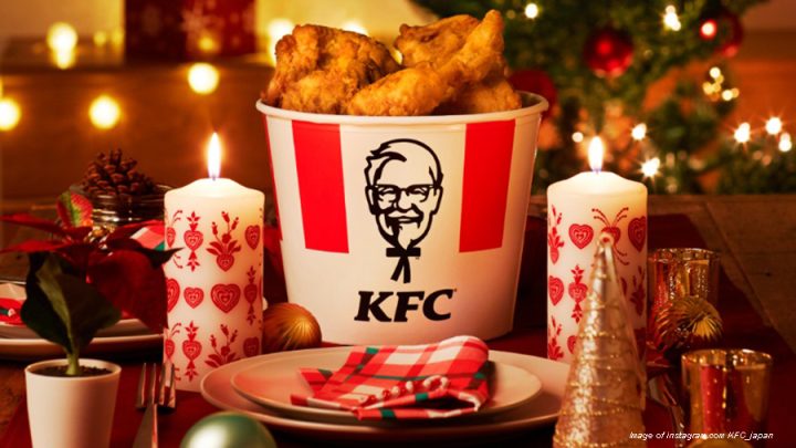 Perché in Giappone il Natale si festeggia con il pollo fritto KFC, il marketing che crea tradizione